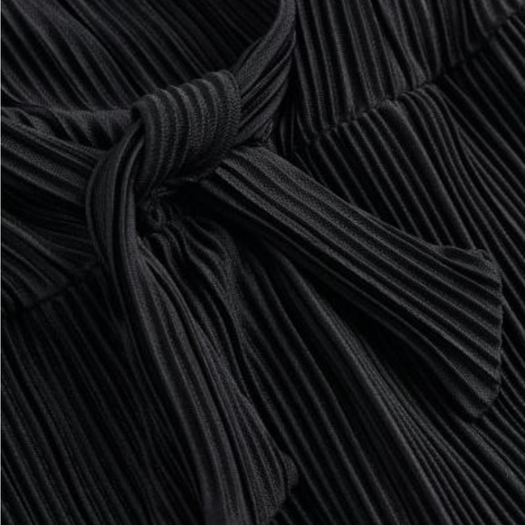 H&M black pleated jumpsuit - Picture 3 of 7